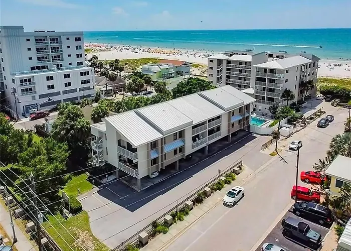 Beachside I Stunning Views Walk Everywhere Apartment