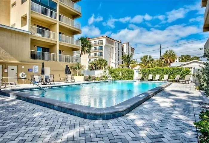 Apartment Beachside I Stunning Views Walk Everywhere *