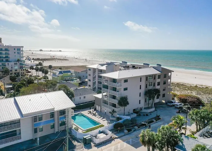 Beachside I Stunning Views Walk Everywhere Apartment *